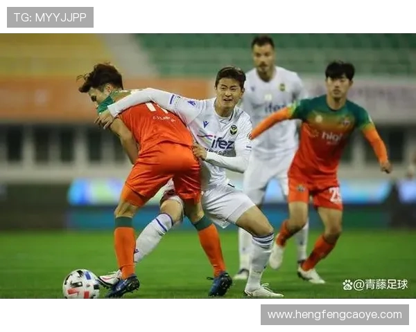 韩K联上半场激战阿方索中柱遗憾错失良机浦项铁人暂与济州联互交白卷